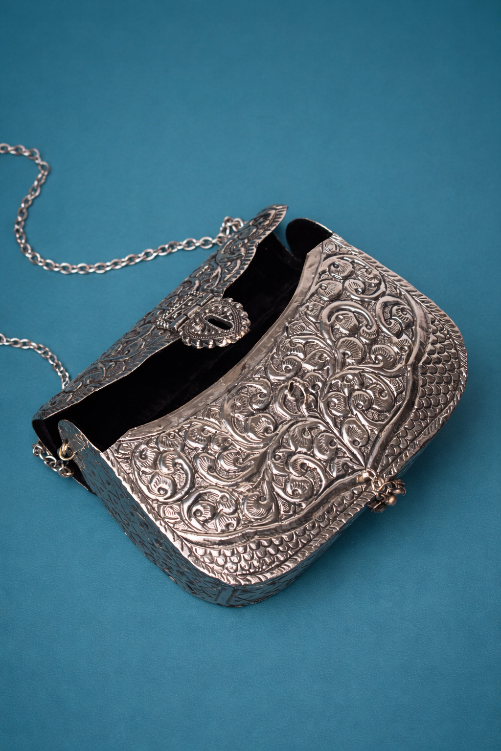 Pure Handcrafted Antique Silver Metal Clutch Bag